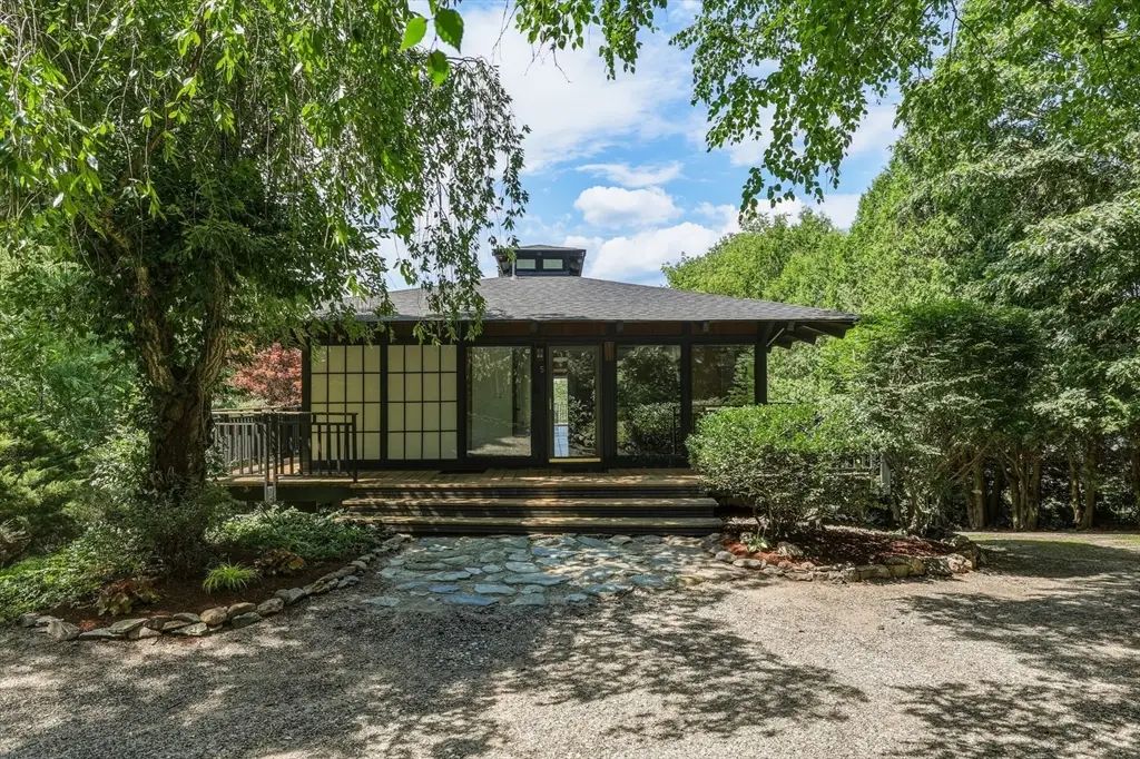 5 Laurel Ridge Dr, Belchertown, MA 01007 - #1