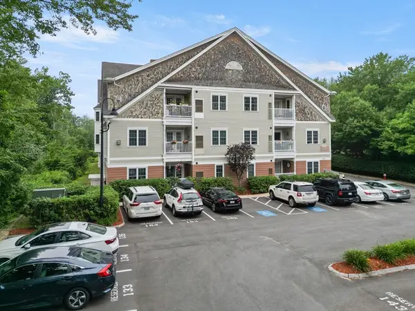 190 Chickering Rd #212D, North Andover, MA 01845