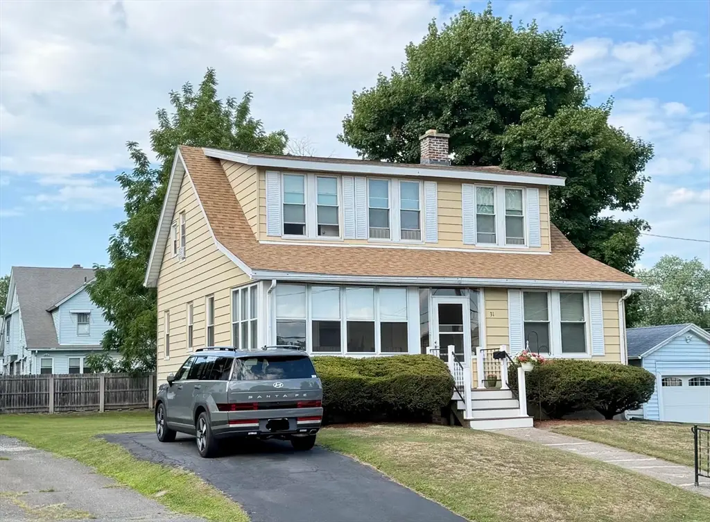 31 King St, Holyoke, MA 01040 - #1