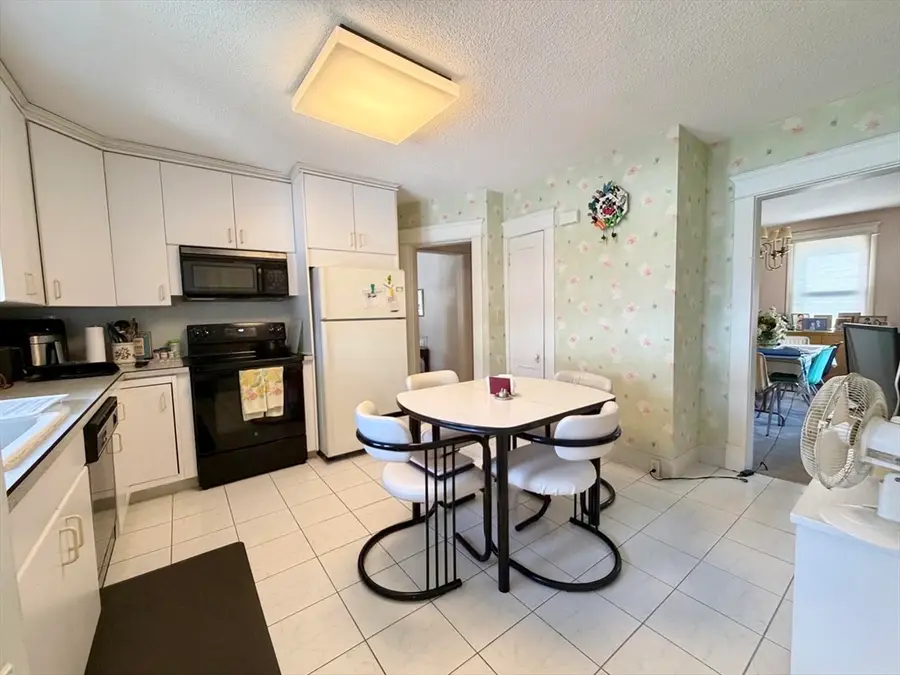 31 King St, Holyoke, MA 01040 - #3