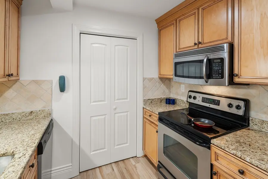 12 Russell Rd #103, Wellesley, MA 02482 - #3