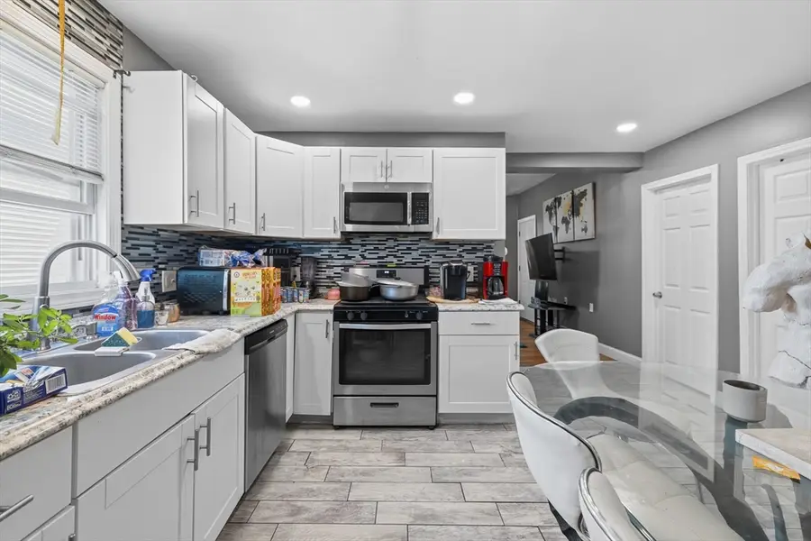 433 Cedar Grove St, New Bedford, MA 02746 - #3