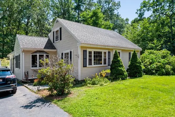 19 Middle Rd, Amesbury, MA 01913