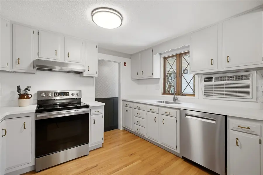 31 Day Circle, Woburn, MA 01801 - #2