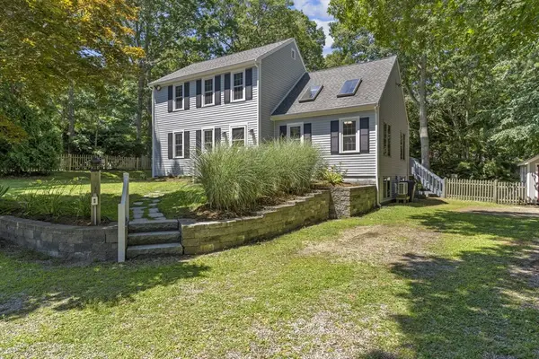 251 Acapesket Rd, Falmouth, MA 02536