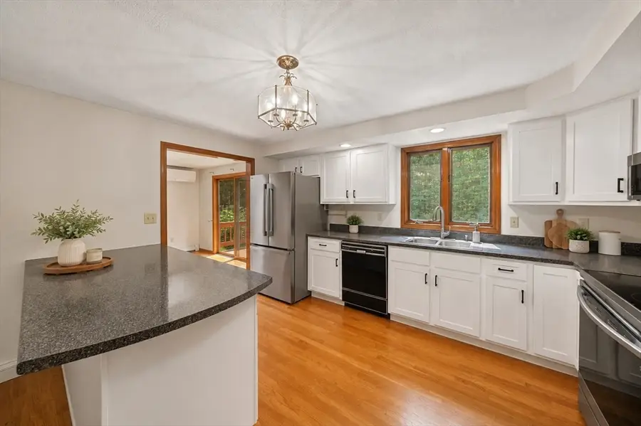 5 Windemere Dr, Mansfield, MA 02048 - #3