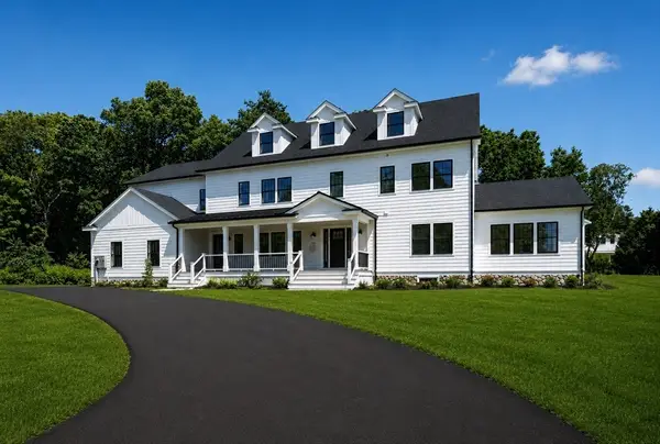 11 Viking Road, Winchester, MA 01890