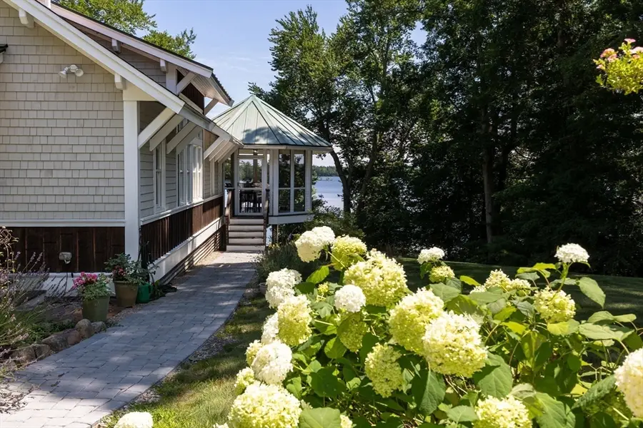 40 S Main St, Carver, MA 02330 - #3