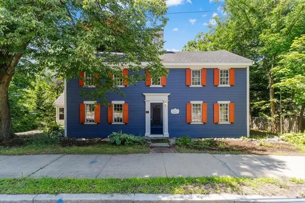 106 High St, Ipswich, MA 01938