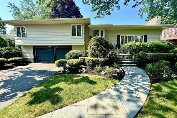 33 Glendale Road, Marblehead, MA 01945