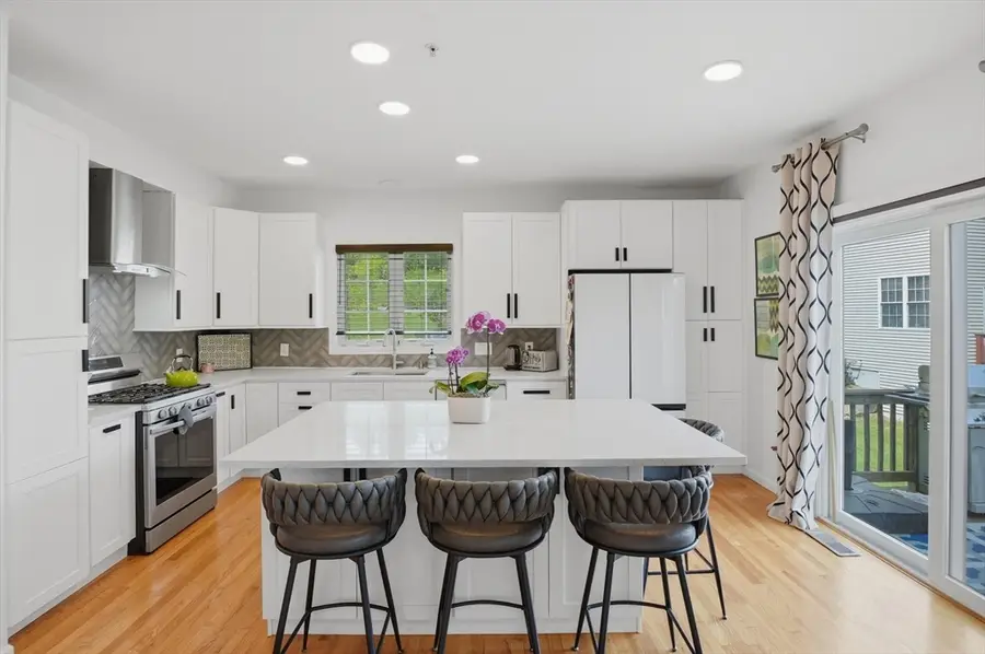17 Tulip Circle #17, South Grafton, MA 01560 - #3