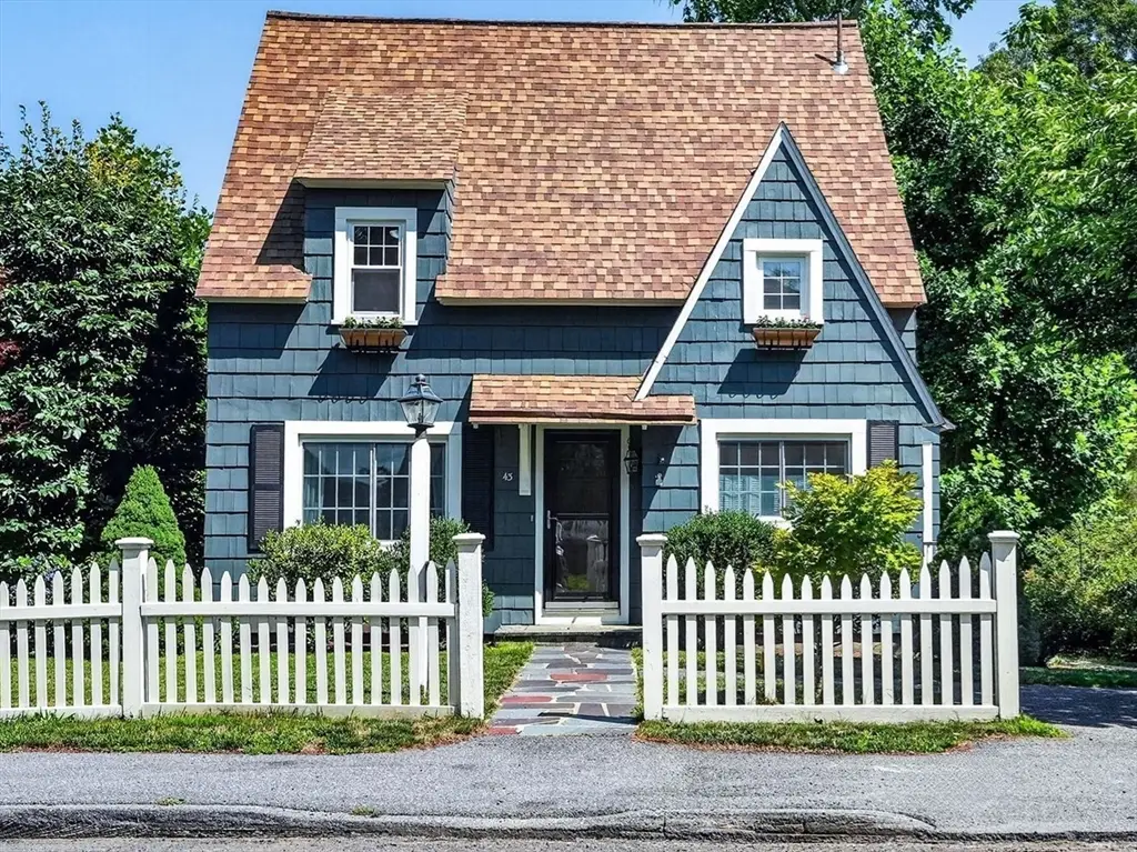 43 Atwood St, Wellesley, MA 02482 - #1