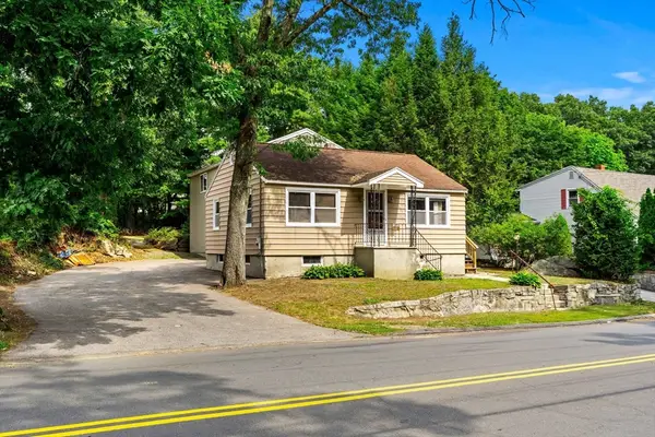 118 E Meadow Rd, Lowell, MA 01854