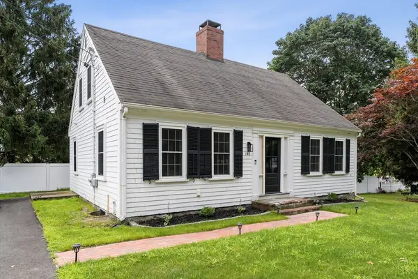 142 Elm Street, Kingston, MA 02364