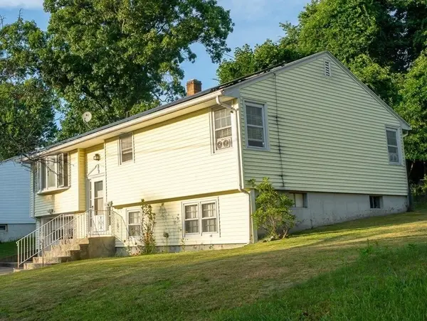 65 Harold St, Worcester, MA 01604