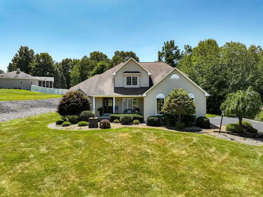 185 Clearwater Cir, Ludlow, MA 01056 - #2