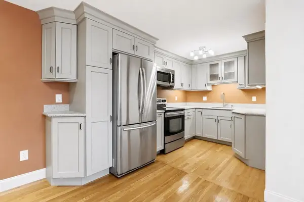 8 Riverside St #3-3, Watertown, MA 02472