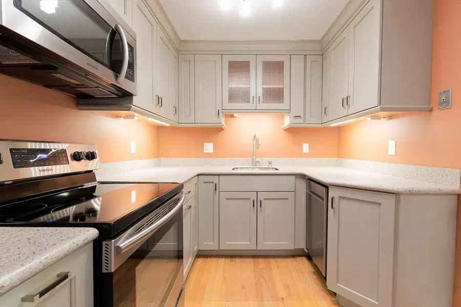 8 Riverside St #3-3, Watertown, MA 02472 - #3
