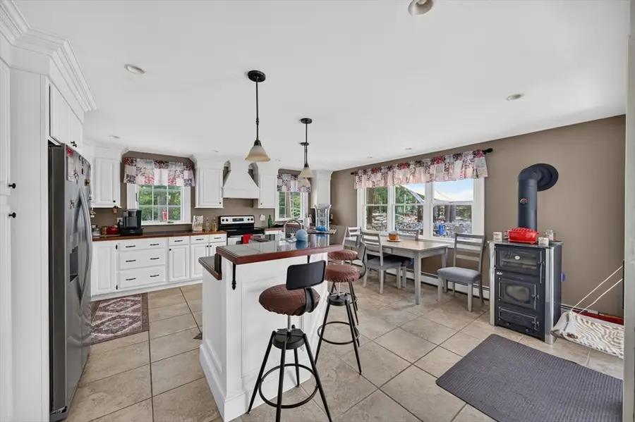112 Spruce St, Middleboro, MA 02346 - #3