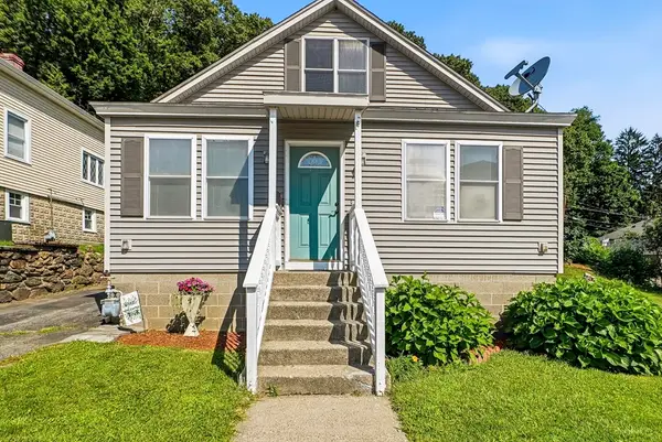 55 Chilmark St, Worcester, MA 01604