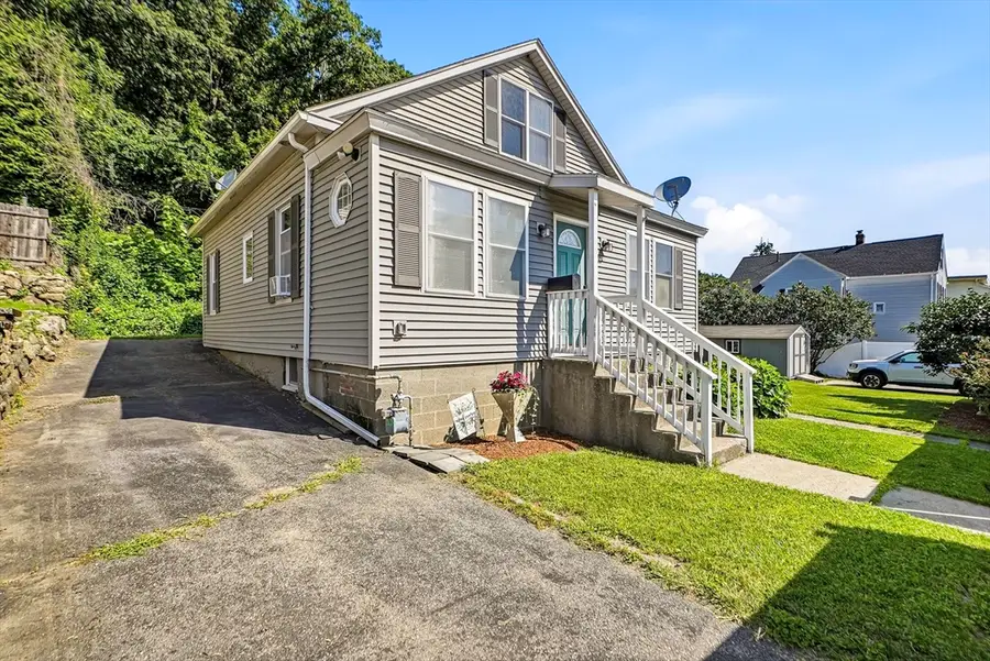 55 Chilmark St, Worcester, MA 01604 - #2