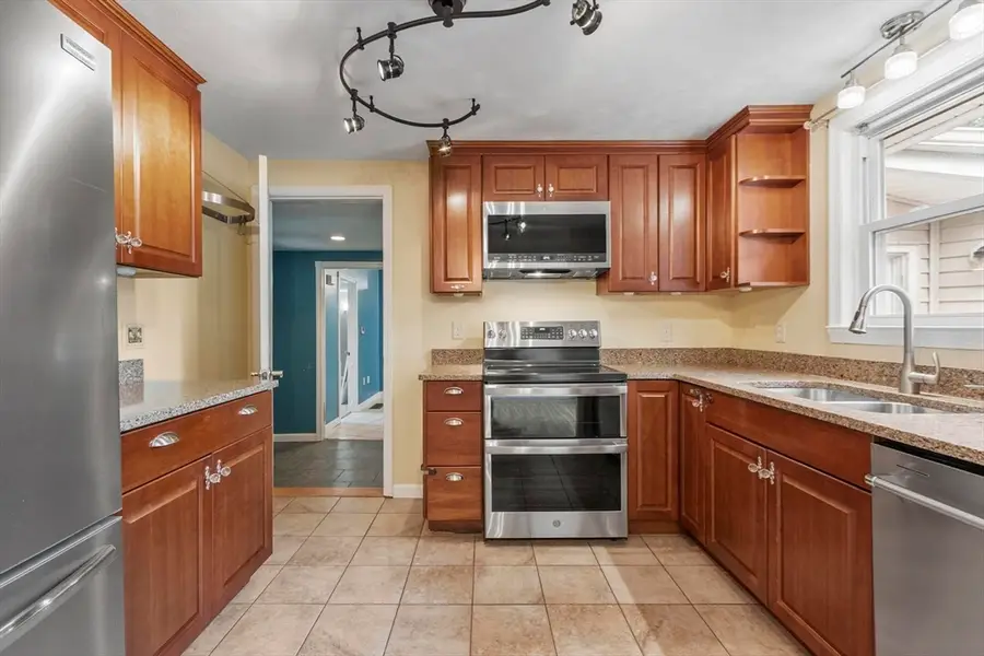 2 Stratton Dr, Hudson, MA 01749 - #3