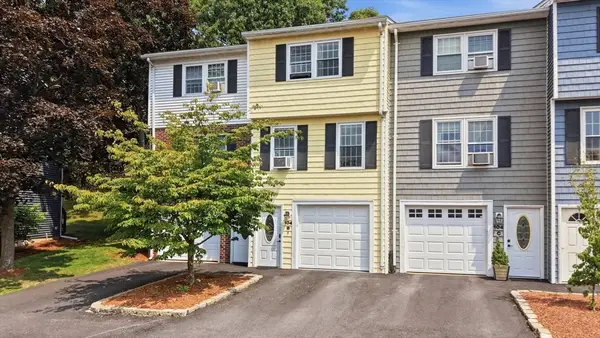 104 Roper St #B, Lowell, MA 01852