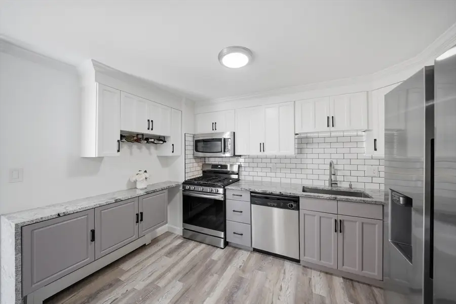 104 Roper St #B, Lowell, MA 01852 - #3