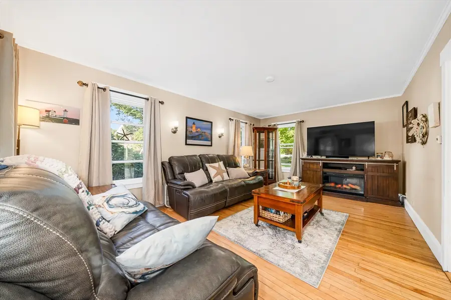 234 Elm St, Amesbury, MA 01913 - #3