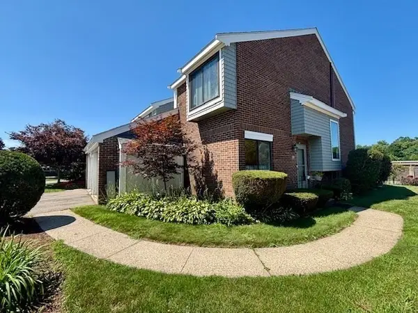 272 Greenbrook Drive #272, Stoughton, MA 02072