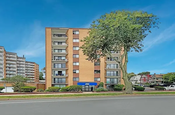 295 Lynn Shore Dr #104, Lynn, MA 01902