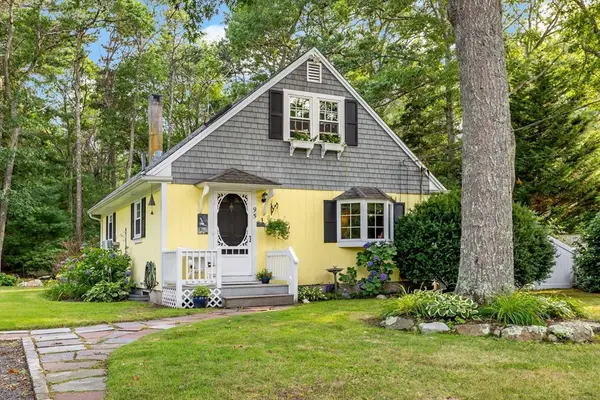 95 Winslow Rd, Falmouth, MA 02556