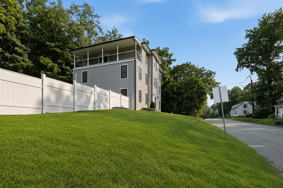 33 Milford St, Upton, MA 01568 - #2