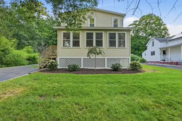 39 Water St, Northampton, MA 01053