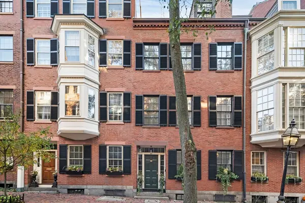 54 Pinckney St, Boston, MA 02114