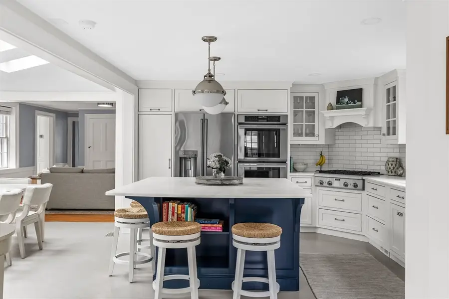 37 Lincoln St, Hingham, MA 02043 - #3