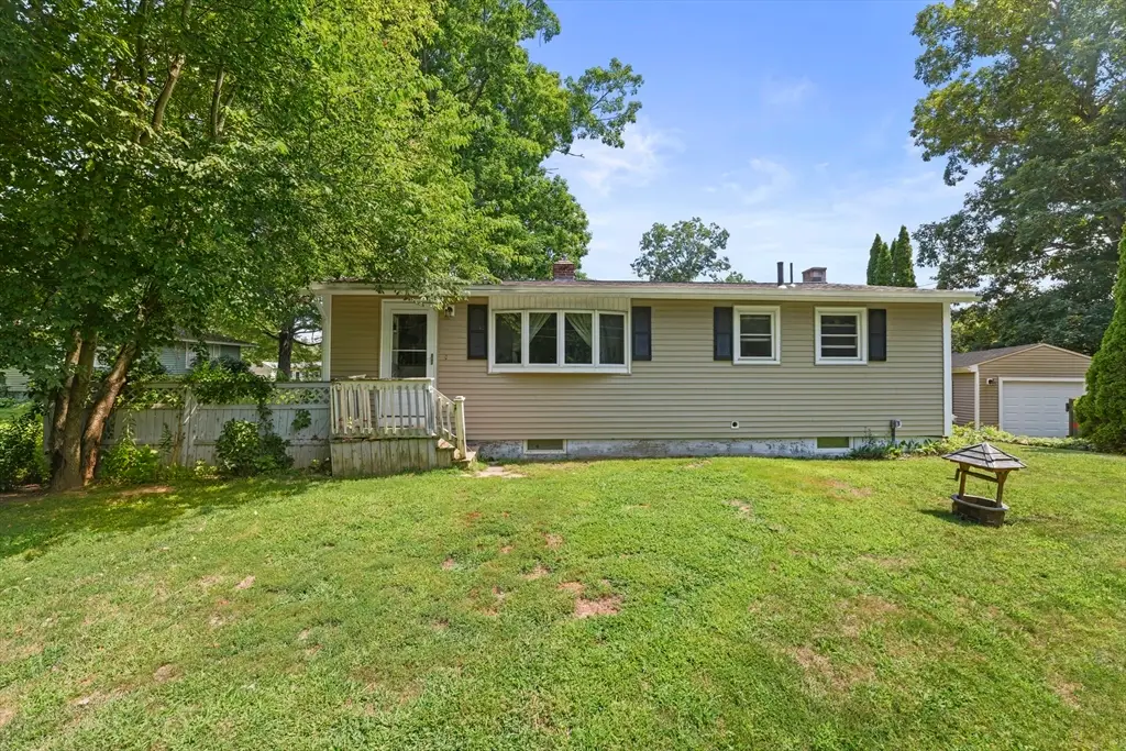 122 Paula Cir, East Brookfield, MA 01515 - #1