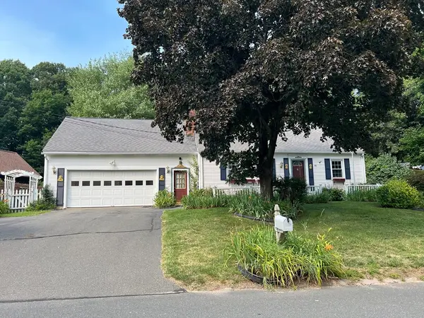 88 Knollwood Dr, Westfield, MA 01085