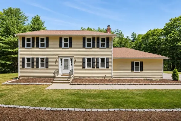 74 Lakeview Rd, Foxboro, MA 02035