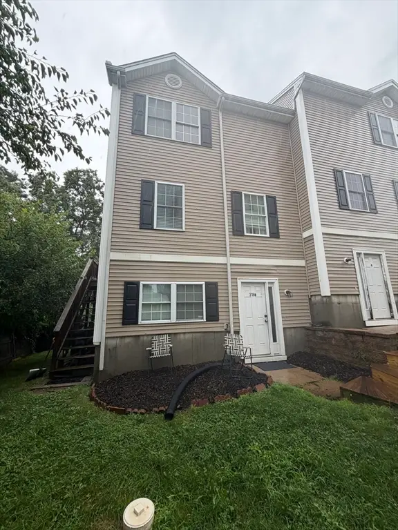 318 Crescent St #B, Fall River, MA 02720