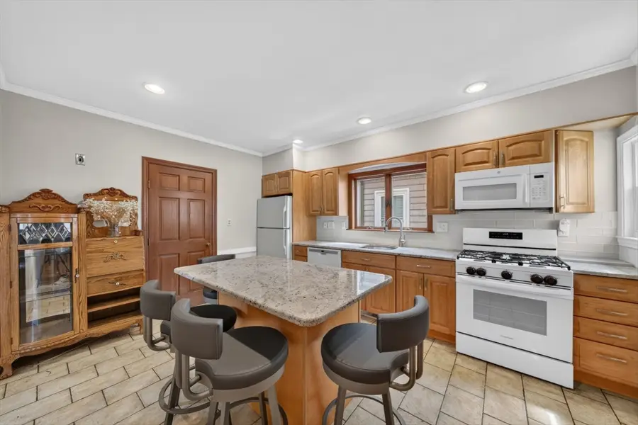 4 Allen Place, Melrose, MA 02176 - #3