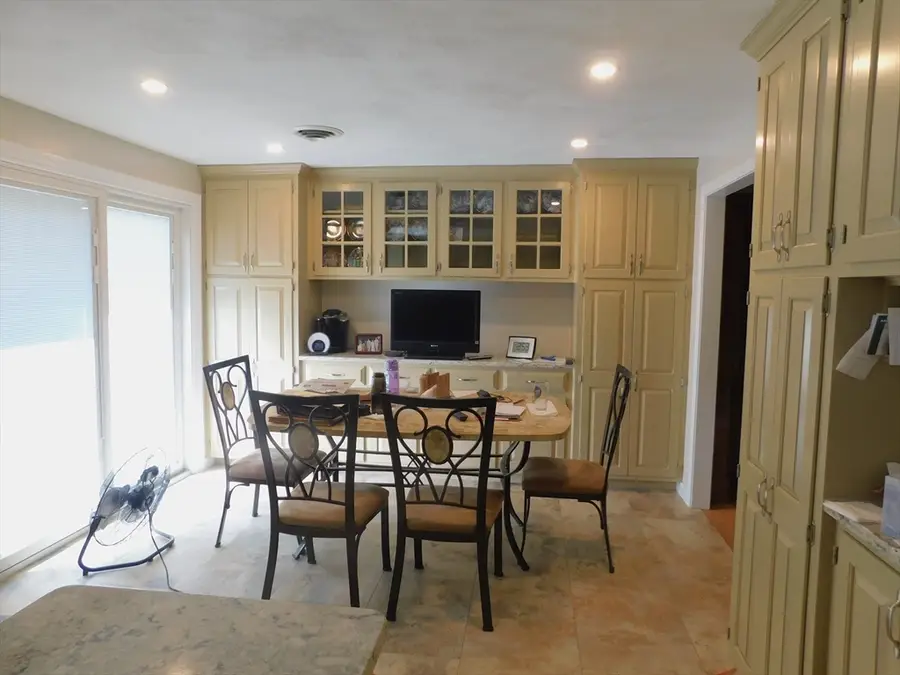 621 Marshall St, Holliston, MA 01746 - #2