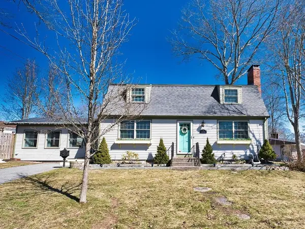 74 Domingos St, Somerset, MA 02726