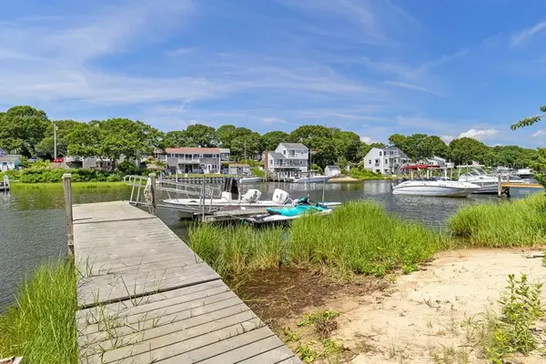 199 Edgewater Dr W, Falmouth, MA 02536