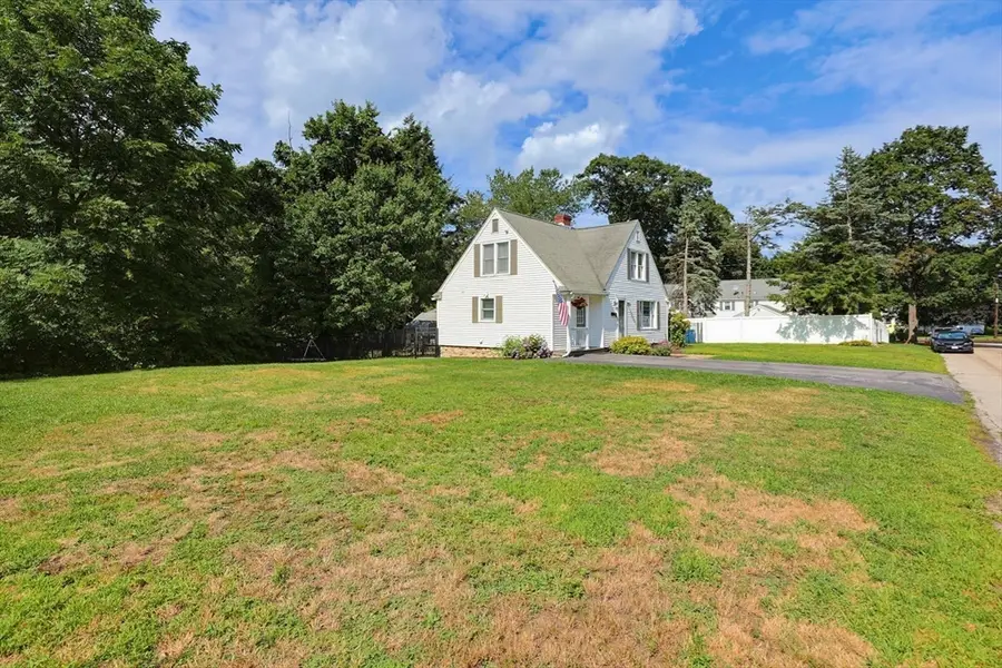 4 Loring St, Auburn, MA 01501 - #3
