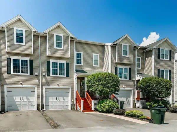 40 Winchester Ln #15, Fall River, MA 02721