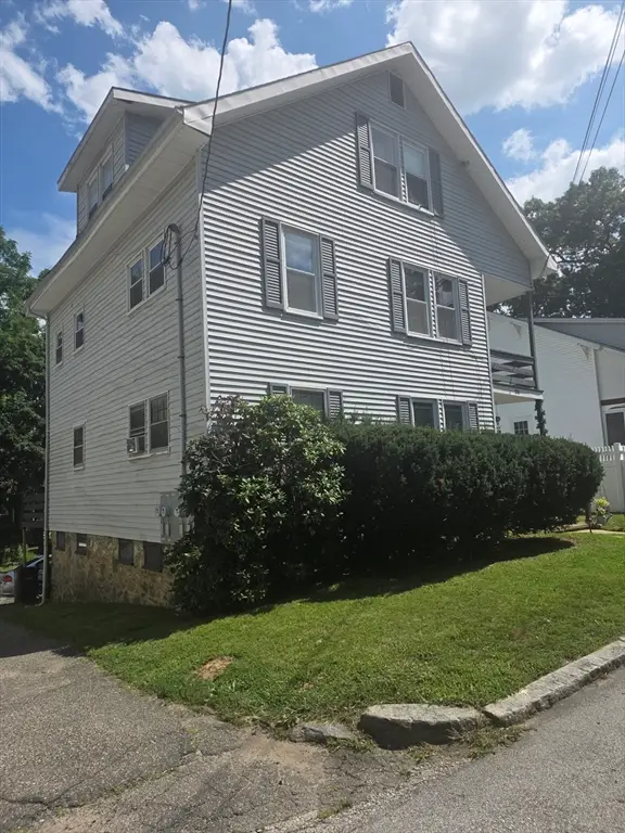 26 Harding Ct, Southbridge, MA 01550