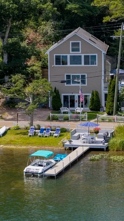 197 Roxy Cahoon Rd, Plymouth, MA 02360