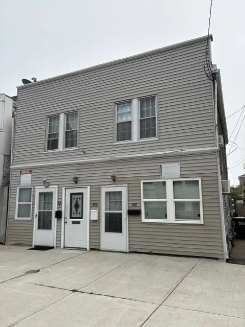 818 Nantasket Ave, Hull, MA 02045