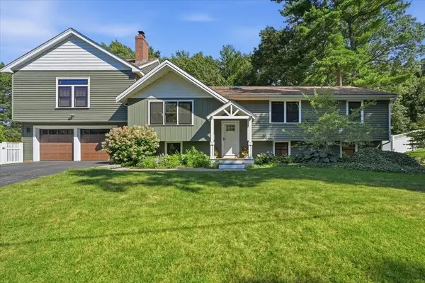 2 Hazelwood Dr, Hingham, MA 02043